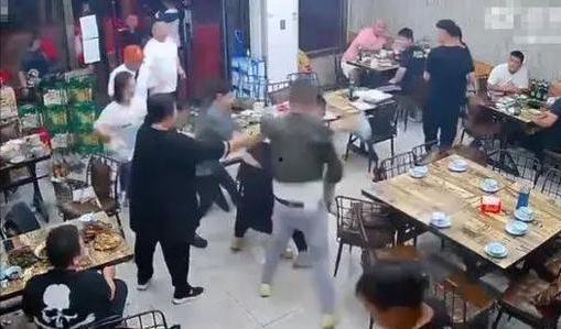 唐山烧烤目击爆料视频,目击者爆料揭露惊人一幕  第3张